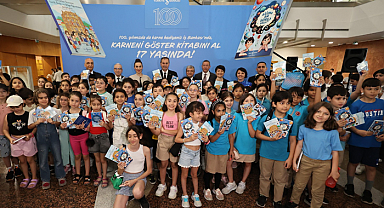 Her yıl çocuklarla bir araya gelen İş Bankası'nın “Karneni Göster Kitabını Al” kampanyası 17 yaşında!