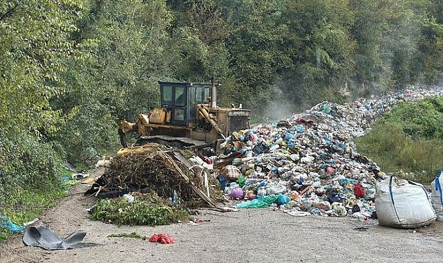 Bartın'daki çöp görüntüleri bakanlığı harekete geçirdi: Yola döküldü, inceleme başlatıldı